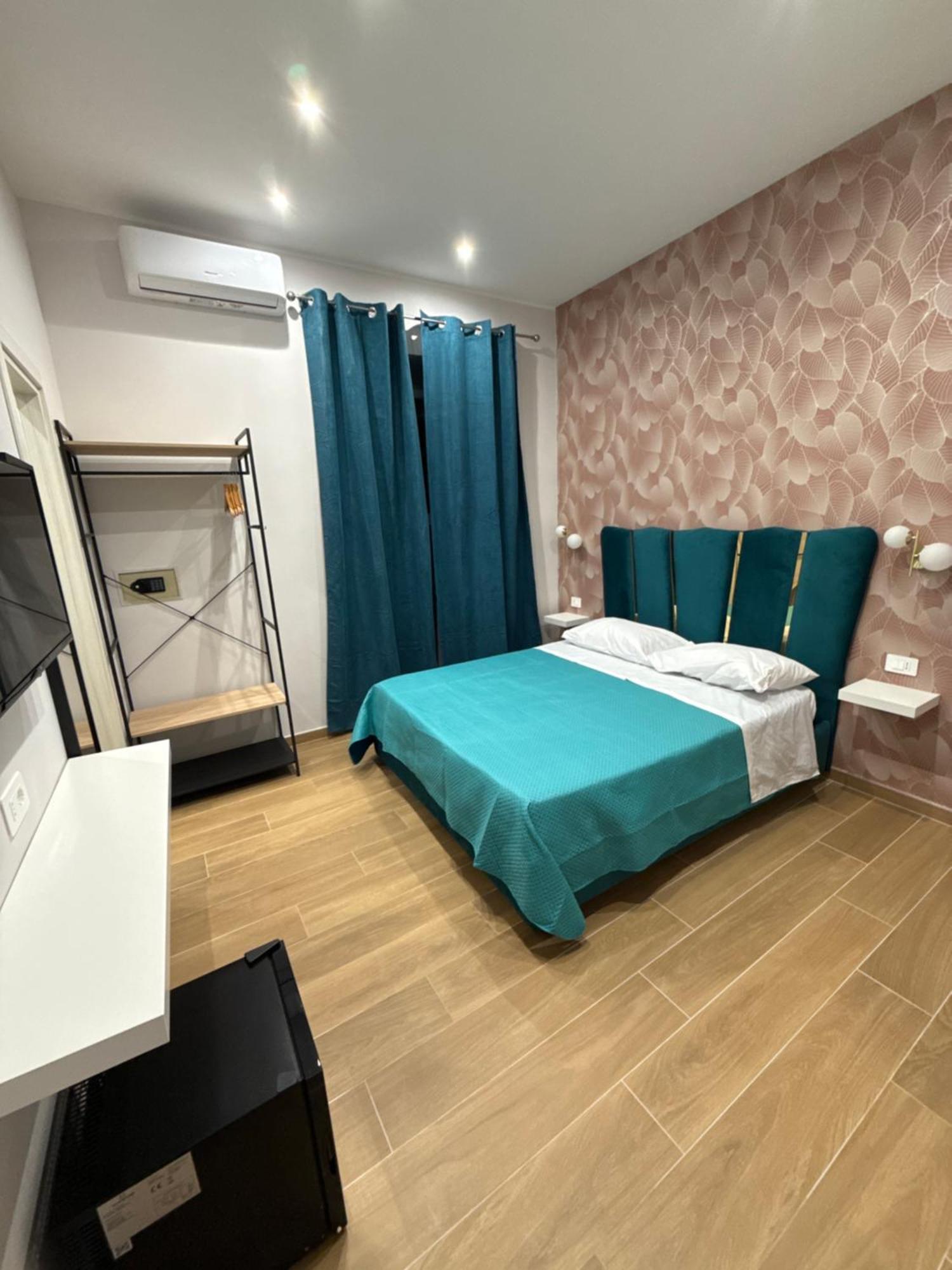 Il Regno Di Napoli Hotel Bagian luar foto