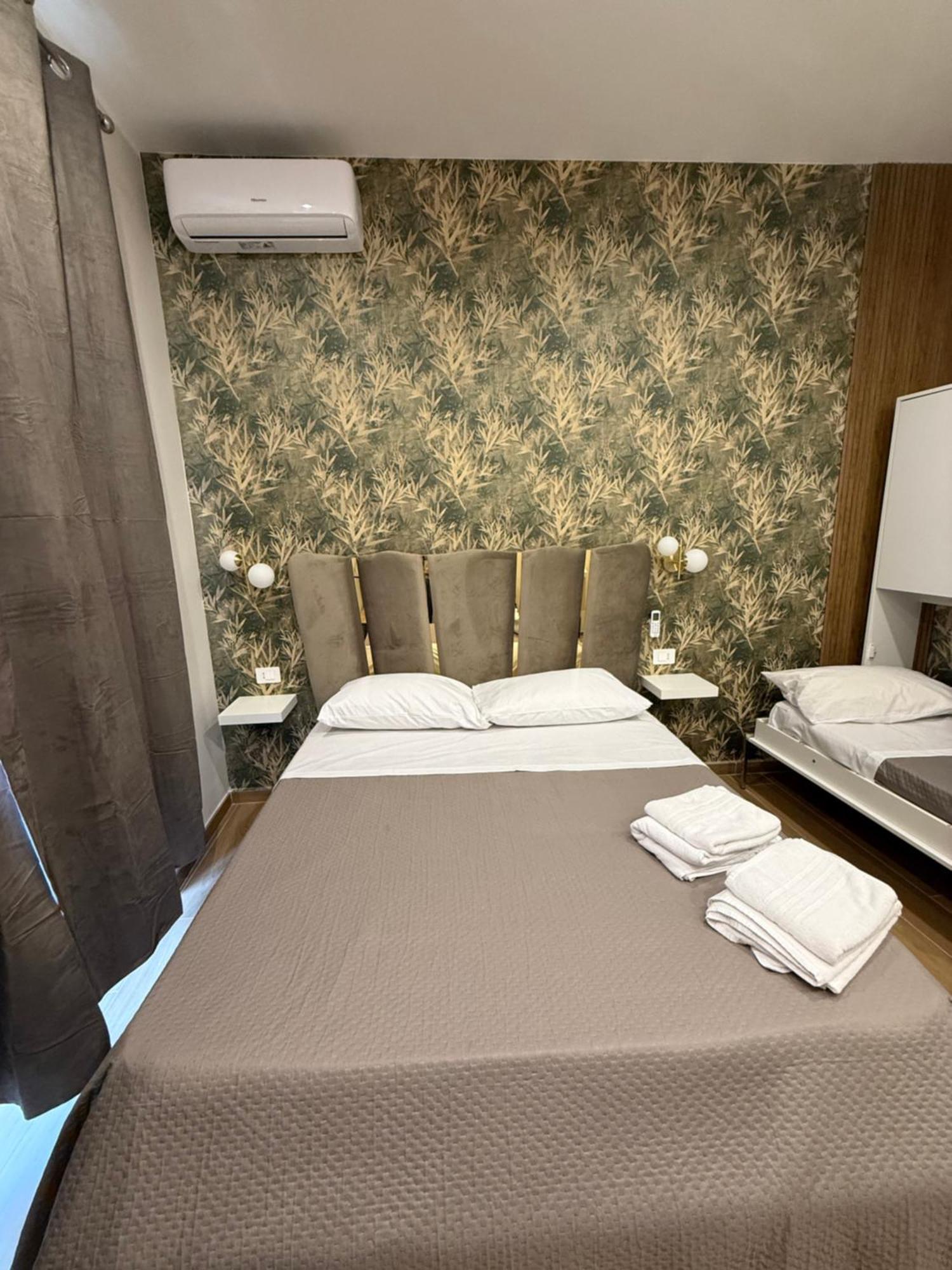 Il Regno Di Napoli Hotel Bagian luar foto